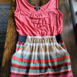 Sleeveless dress with pockets